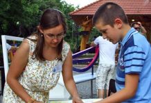 Mlada hemičarka u kući poznatog naučnika Tana